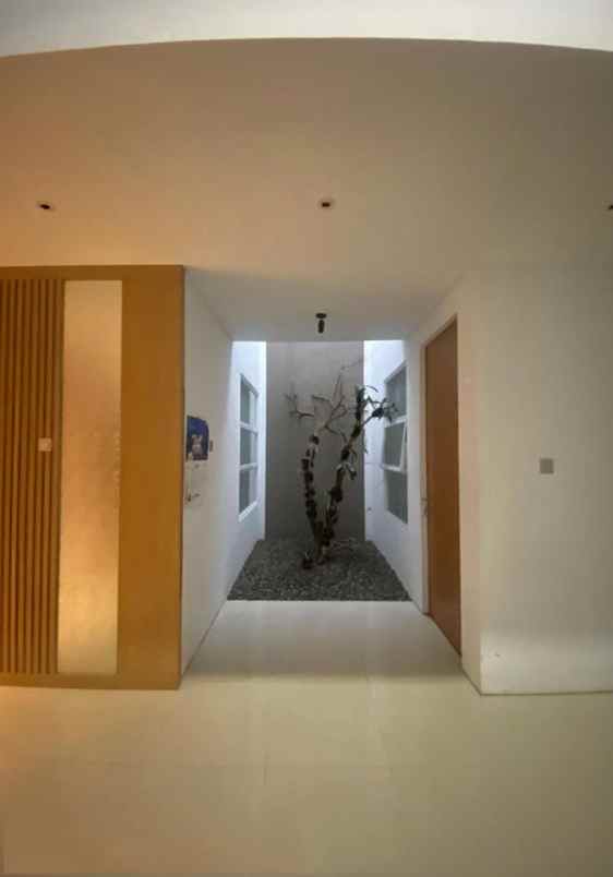 dijual rumah sanggar hurip
