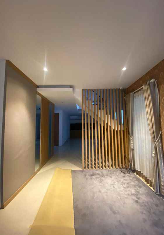 dijual rumah sanggar hurip