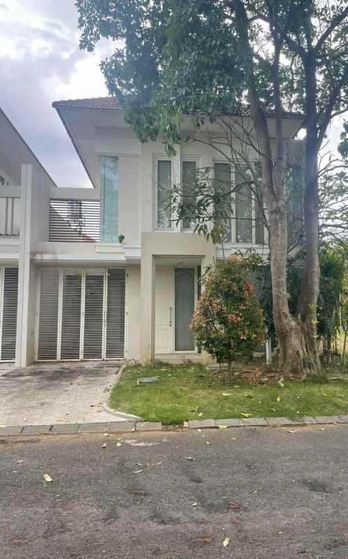 dijual rumah santiago rosa pakuwon city