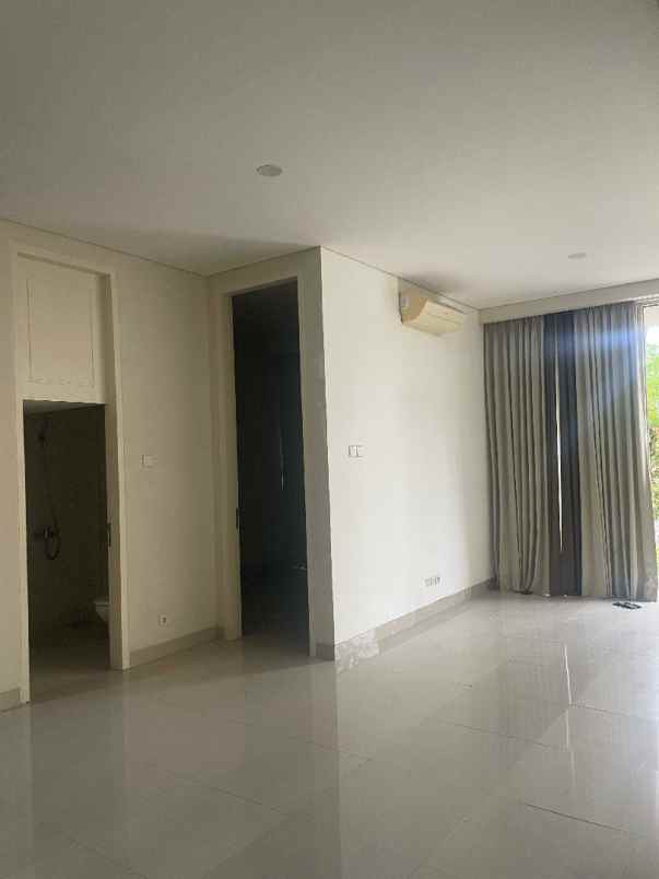 dijual rumah santiago rosa pakuwon city
