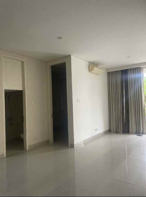dijual rumah santiago rosa pakuwon city