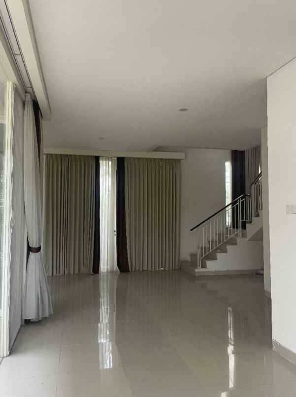 dijual rumah santiago rosa pakuwon city