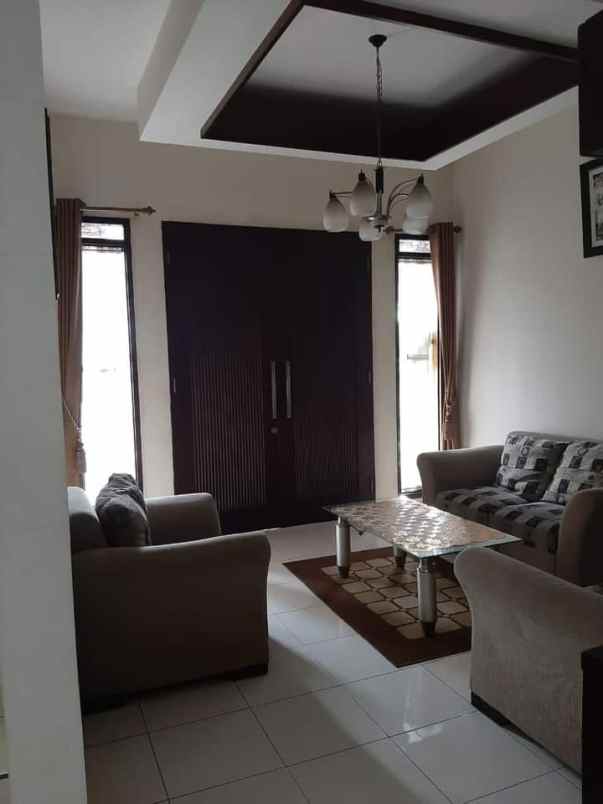 dijual rumah sariwangi