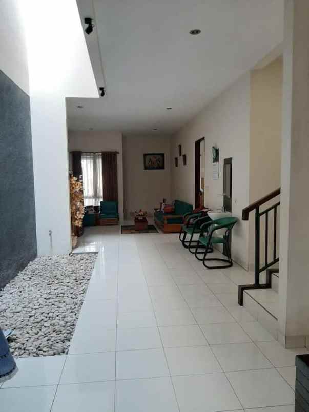 dijual rumah sariwangi