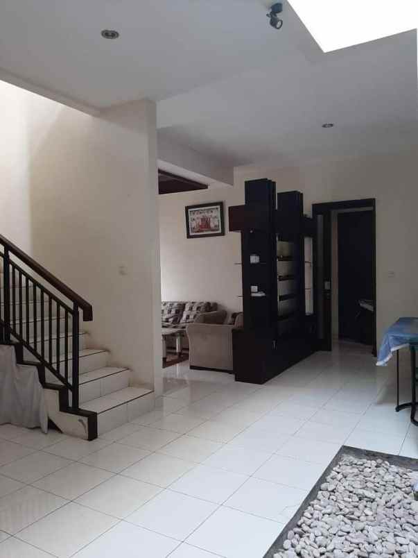 dijual rumah sariwangi