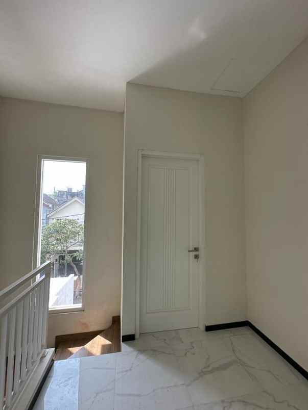 dijual rumah sawojajar