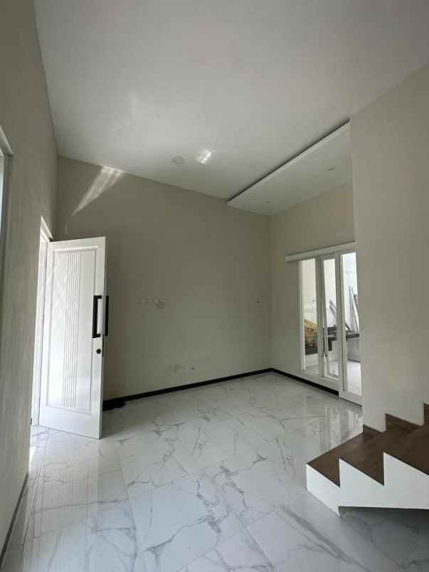 dijual rumah sawojajar