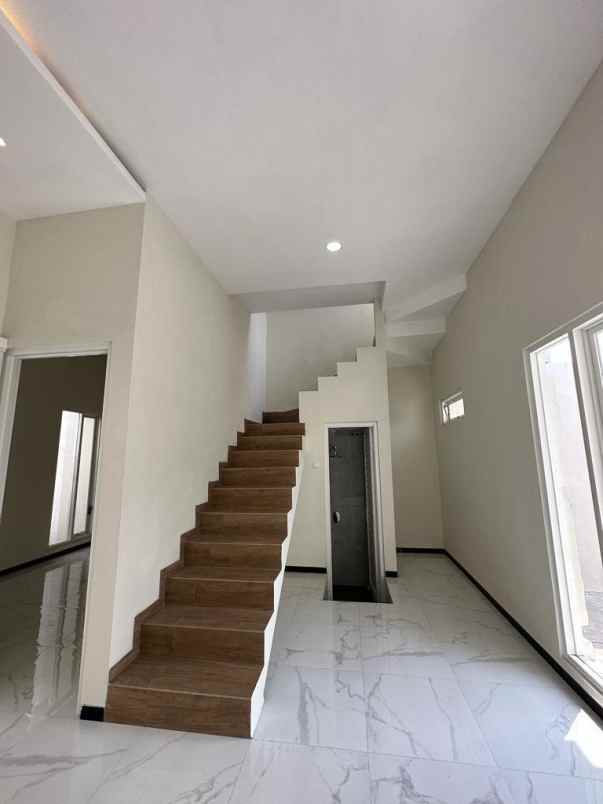 dijual rumah sawojajar