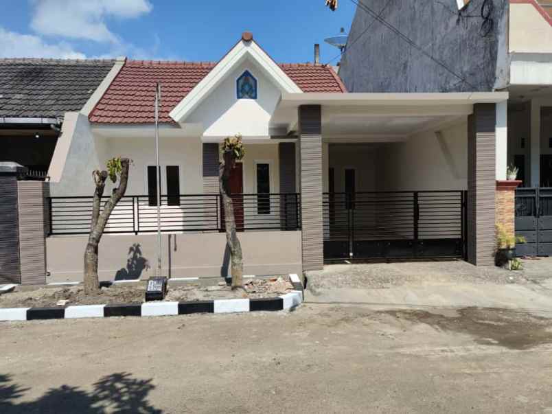 dijual rumah sawojajar