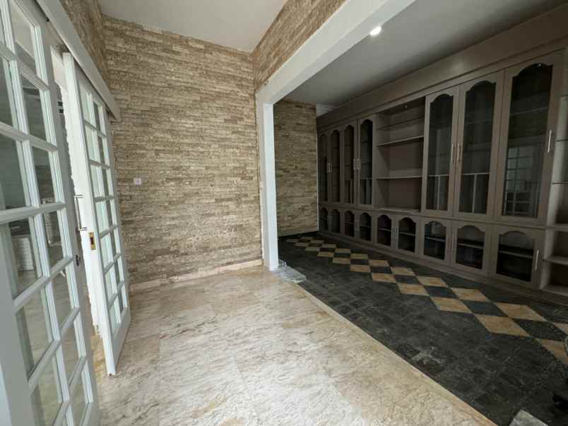 dijual rumah semi furnish pakuwon city san diego