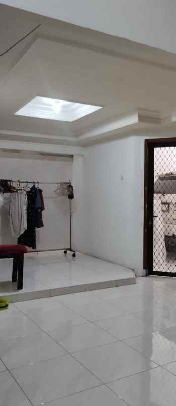 dijual rumah semolowaru