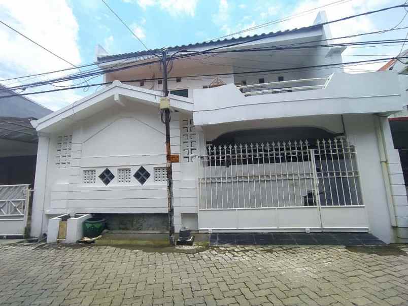 dijual rumah semolowaru