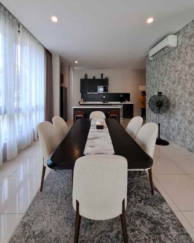 dijual rumah serenia hills lebak bulus