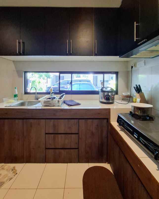 dijual rumah serenia hills lebak bulus