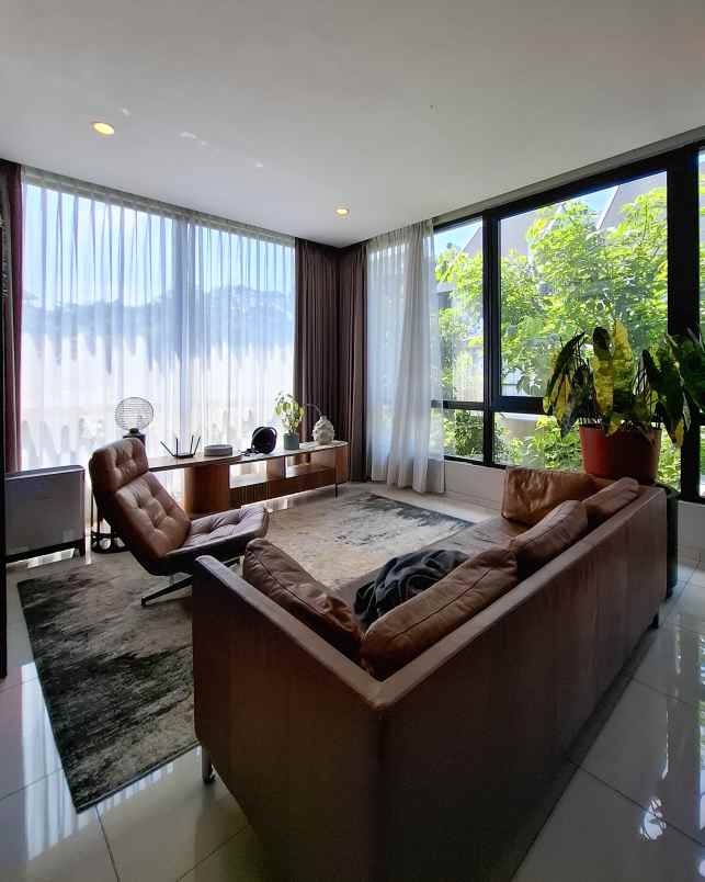 dijual rumah serenia hills lebak bulus