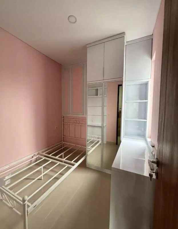 dijual rumah serpong park