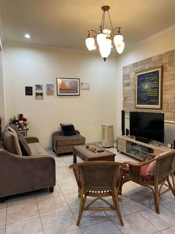 dijual rumah serua indah tangerang banten