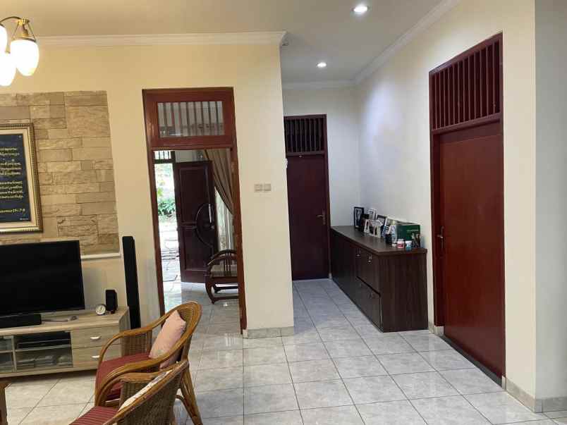 dijual rumah serua indah tangerang banten