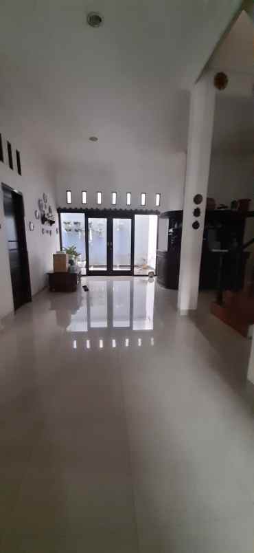 dijual rumah siap huni