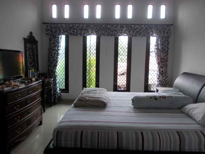 dijual rumah siap huni