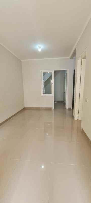 dijual rumah siap huni di legenda wisata cibubur