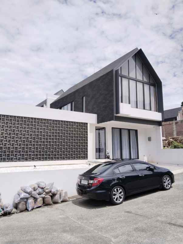 dijual rumah smart valley dago