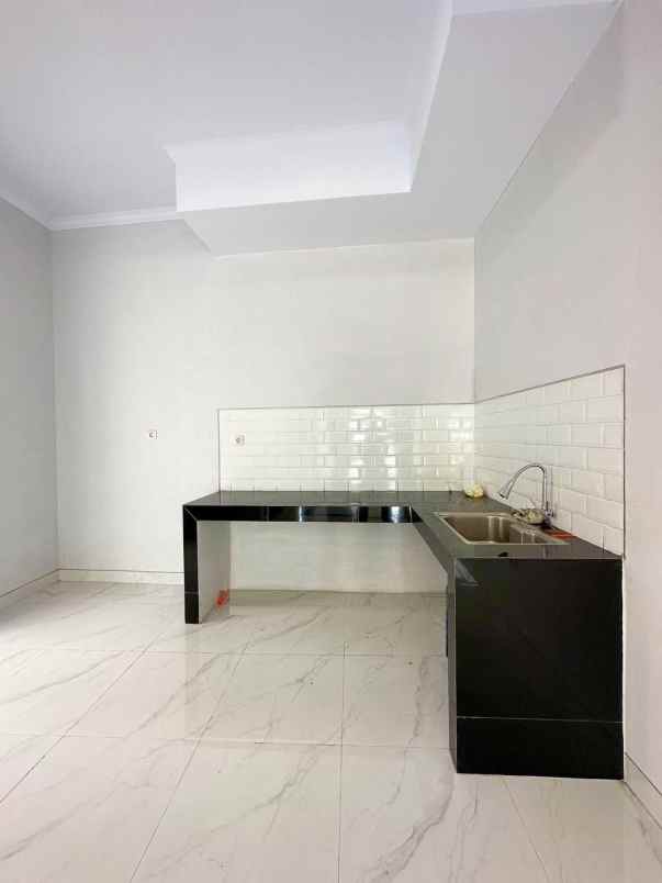 dijual rumah srengseng sawah jaksel