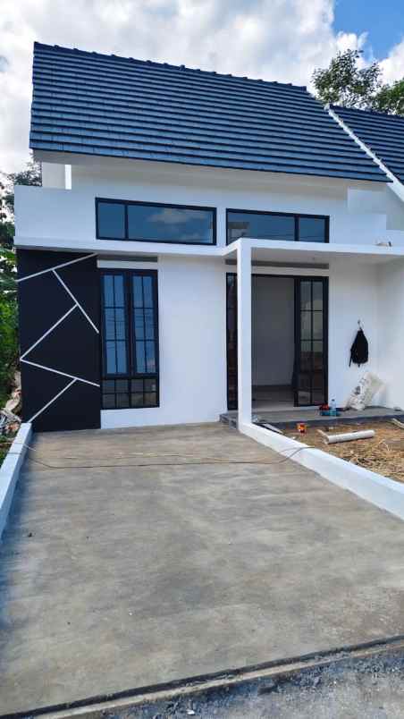 dijual rumah strategis di cemorokandang kota malang