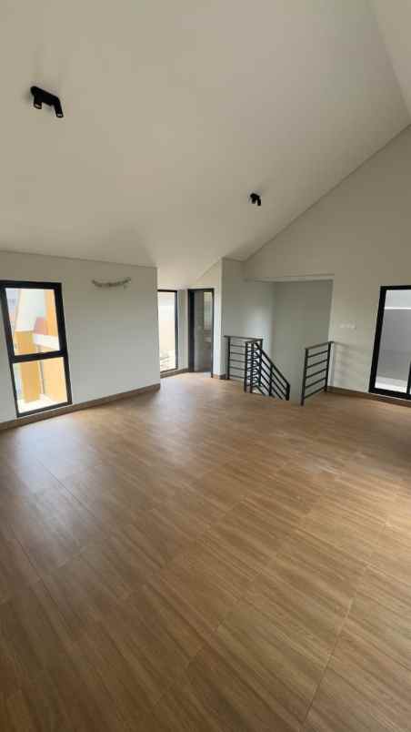 dijual rumah summarecon crown bekasi