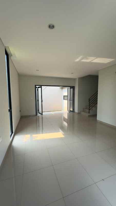 dijual rumah summarecon crown bekasi