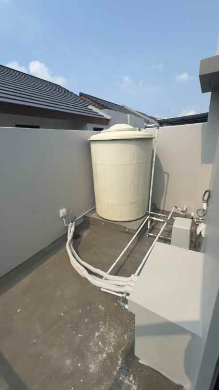 dijual rumah summarecon crown bekasi