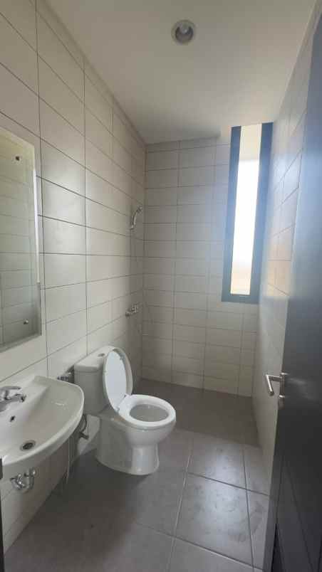 dijual rumah summarecon crown bekasi