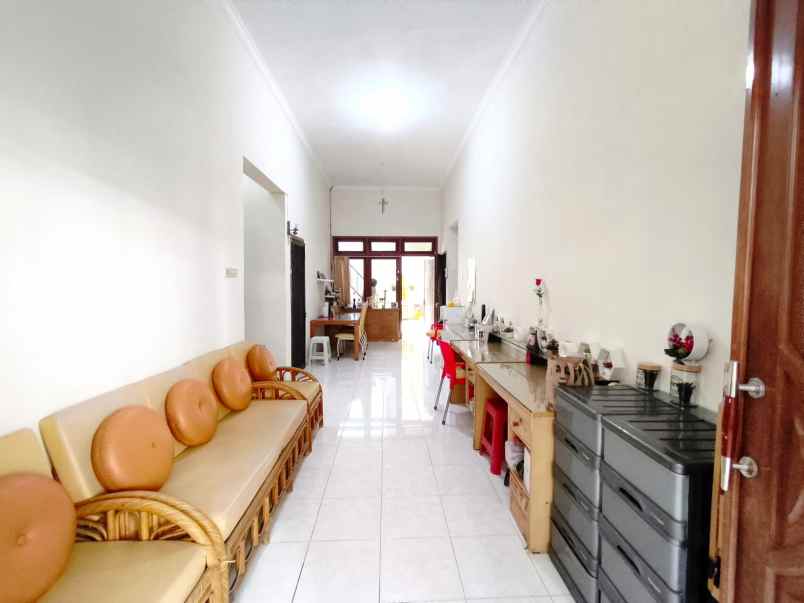 dijual rumah sutorejo