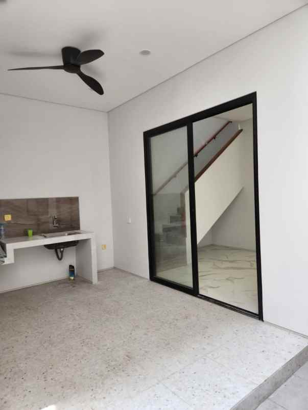 dijual rumah sutorejo prima indah utara