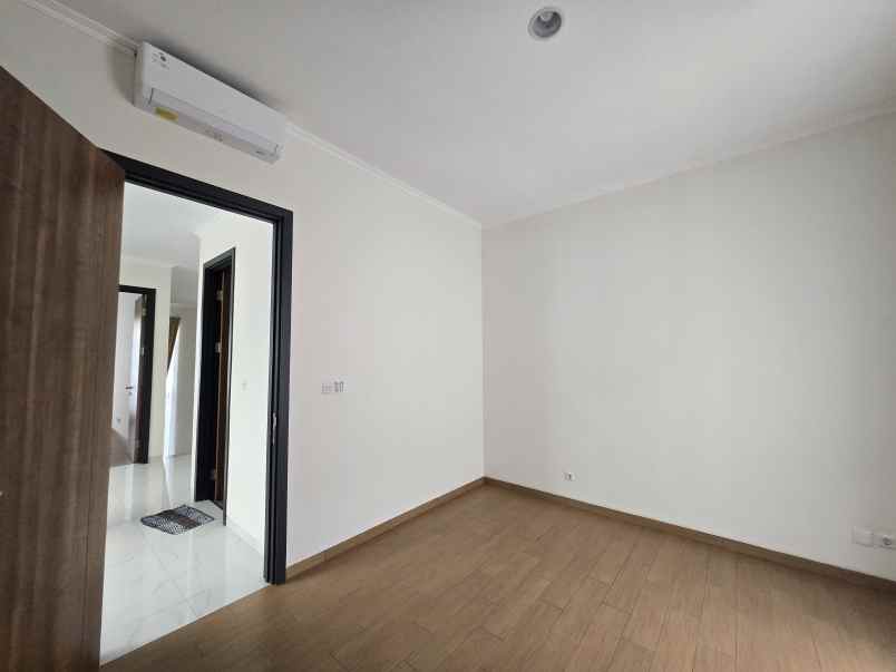 dijual rumah suvarna sutera cikupa