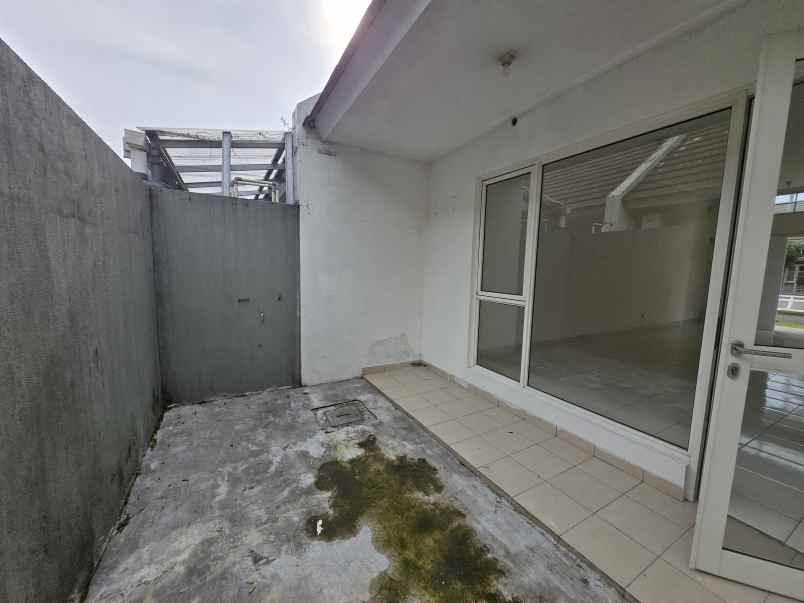 dijual rumah suvarna sutera cluster fedora