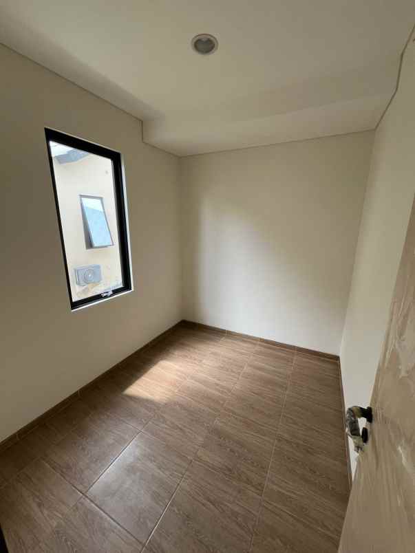 dijual rumah suvarna sutera pasar kemis