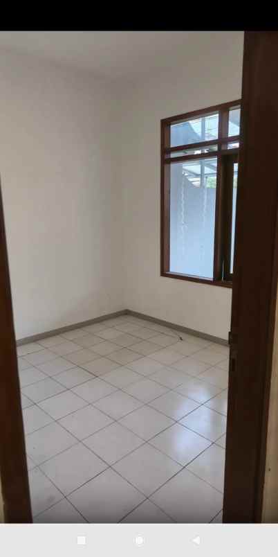 dijual rumah taman holis indah