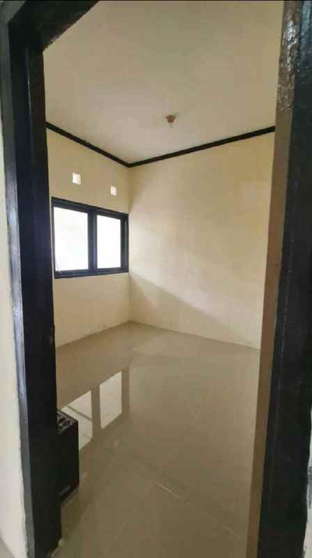 dijual rumah taman menganti emas