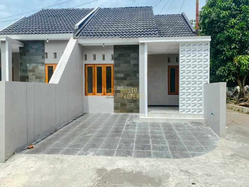 dijual rumah tamanmartani kec kalasan