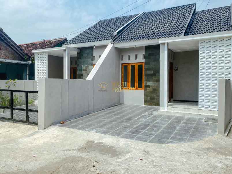 dijual rumah tamanmartani kec kalasan