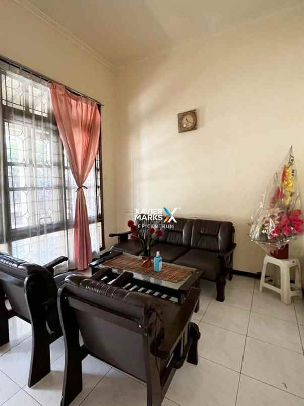 dijual rumah terawat siap huni rungkut asri barat