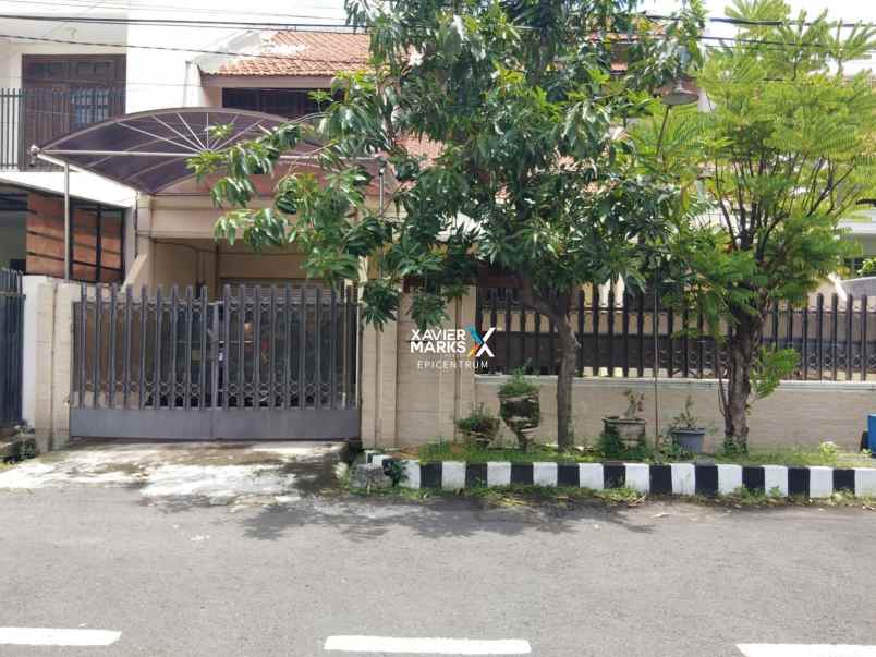 dijual rumah terawat siap huni rungkut asri barat