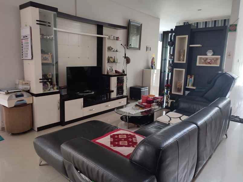 dijual rumah the gayungsari