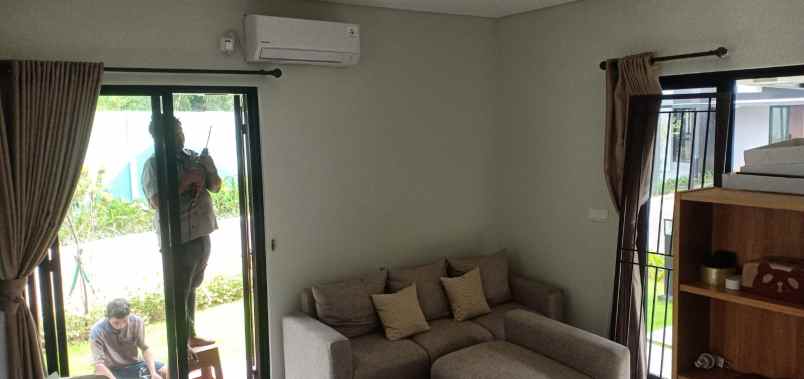 dijual rumah the orchard summarecon