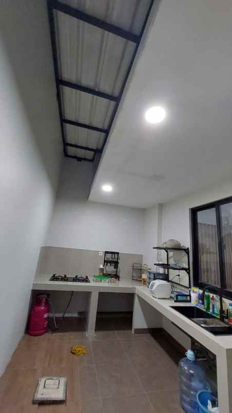 dijual rumah the orchard summarecon