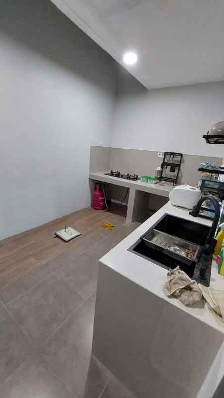 dijual rumah the orchard summarecon