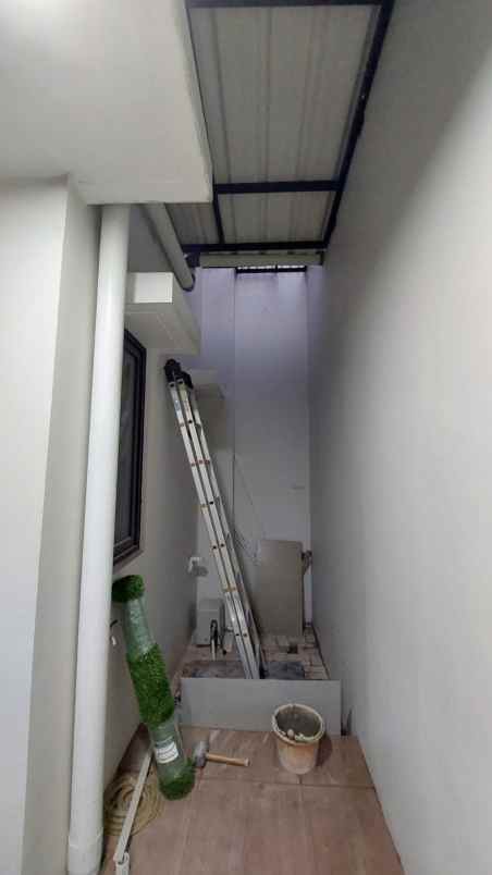 dijual rumah the orchard summarecon