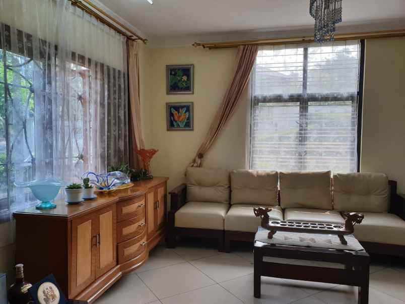 dijual rumah villa cinere mas