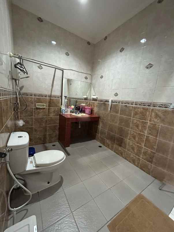 dijual rumah villa permata gading